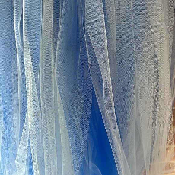 Girls formal dress - Picture 3 of 4